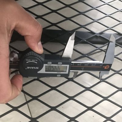 헥사곤 뚫린 금속 1.5mm 두께 뚫린 스테인리스 스틸 맷